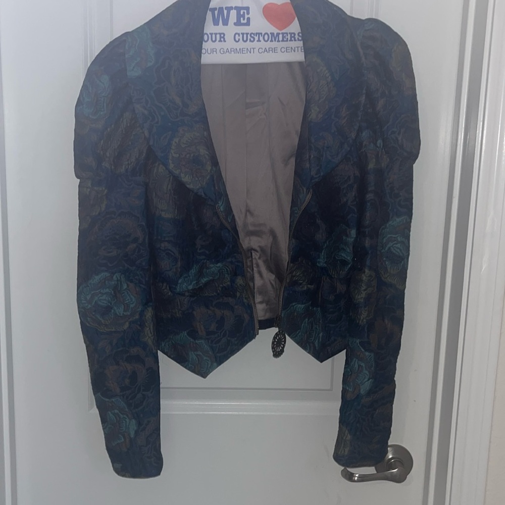 Size 6 BeBe Beautiful Blazer worn only once.